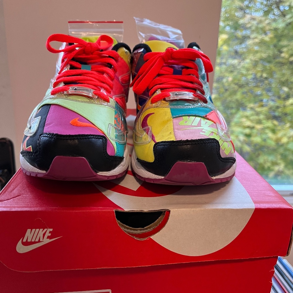 Nike X ATOMS Air Max 2 Light QS